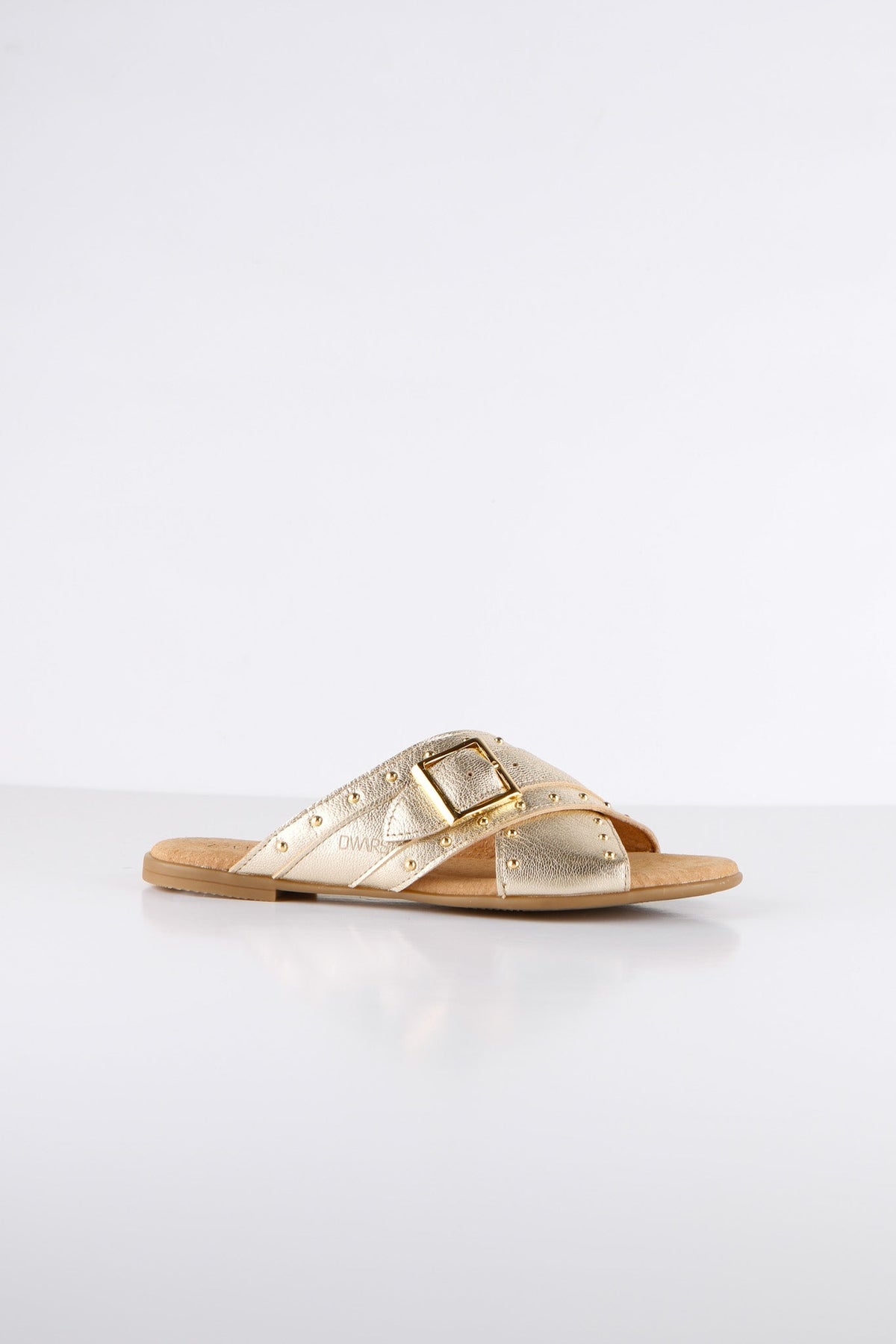 DWRS MICCO champagne metallic leren sandaal dames met studs en gesp detail zijaanzicht.